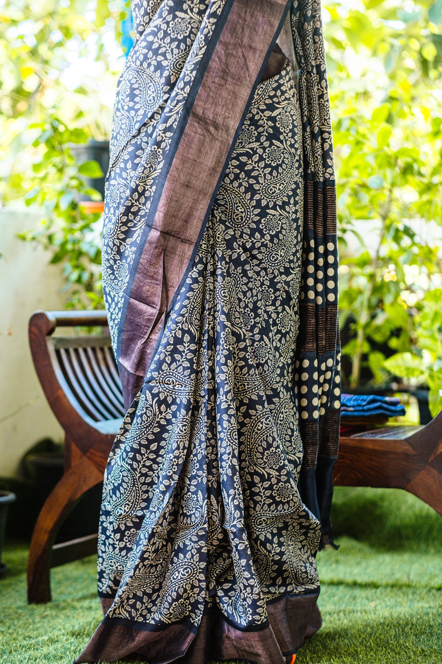 Elegant Dark Blue Handwoven Tussar Silk Saree