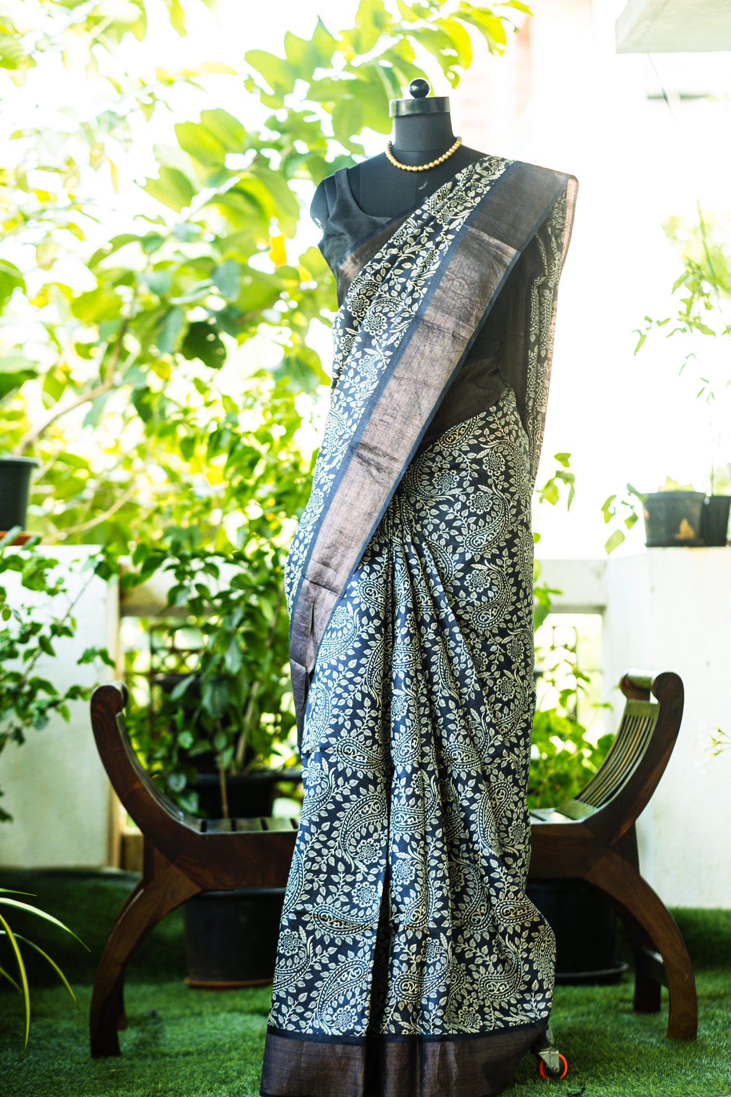 Elegant Dark Blue Handwoven Tussar Silk Saree
