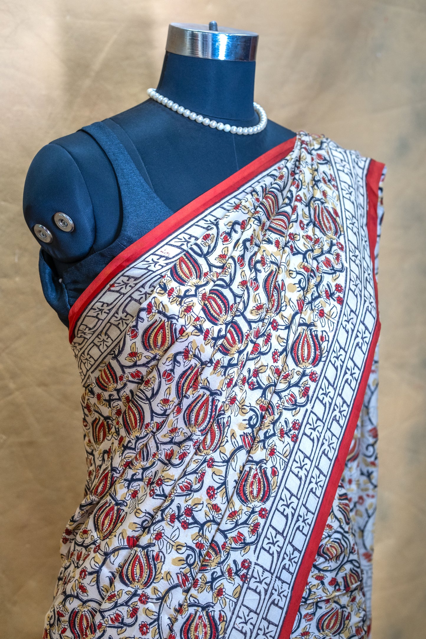 Graceful White Floral Modal Silk Saree – Soft, Flowing & Contemporary Charm