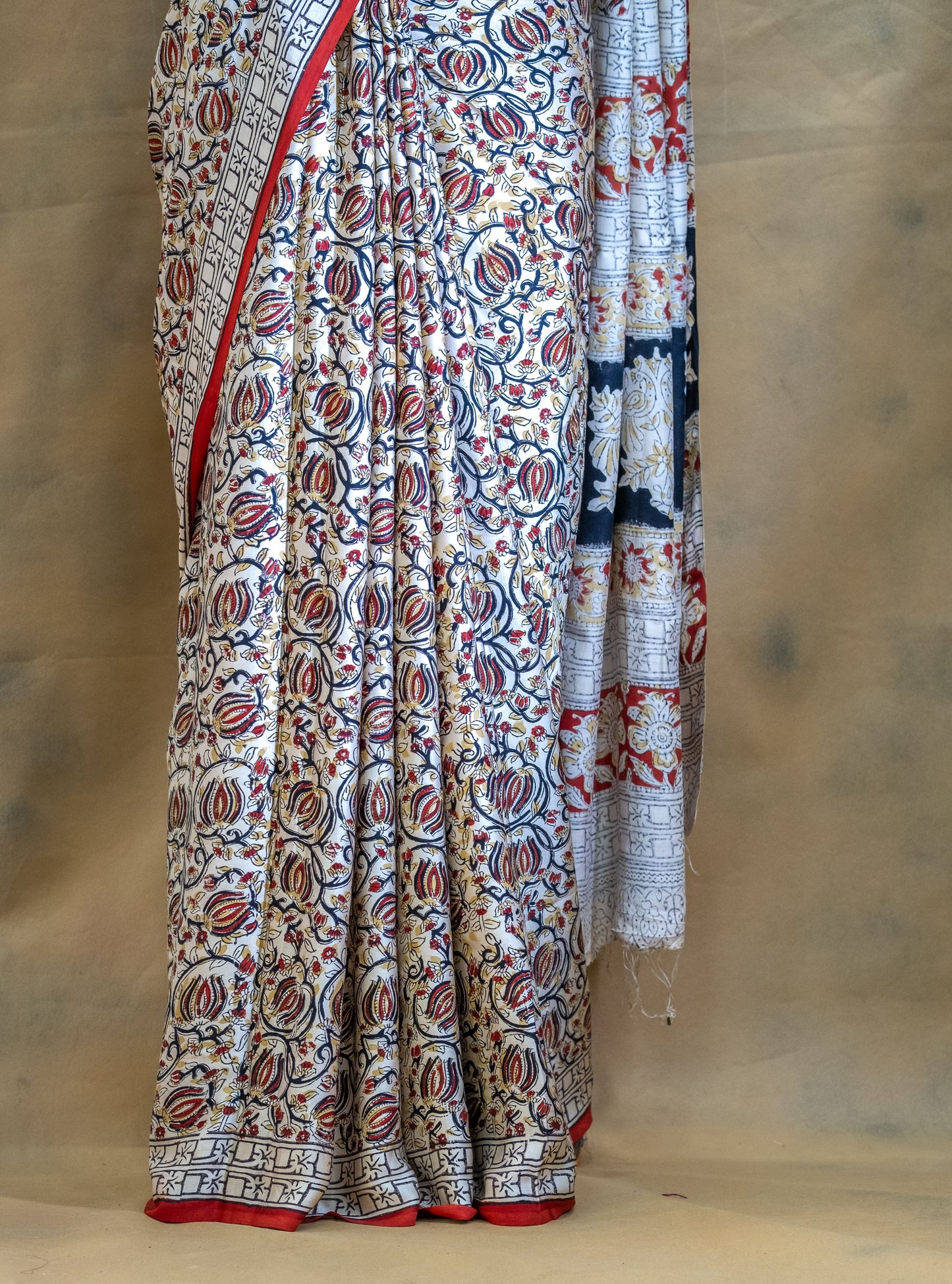 Graceful White Floral Modal Silk Saree – Soft, Flowing & Contemporary Charm